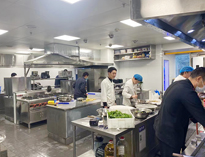 成都学校食堂厨具TXVLOGCOM糖心官网设备生产厂家告诉你选择商用厨具的注意事项